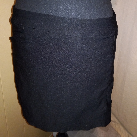 Coconut Row black skort size 2p - Picture 3 of 9